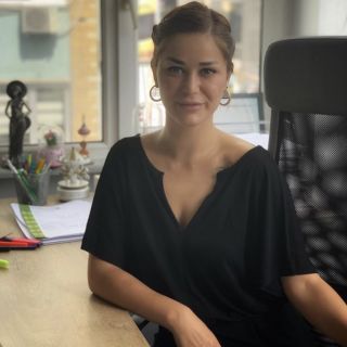 Esra Işıkdemir logo