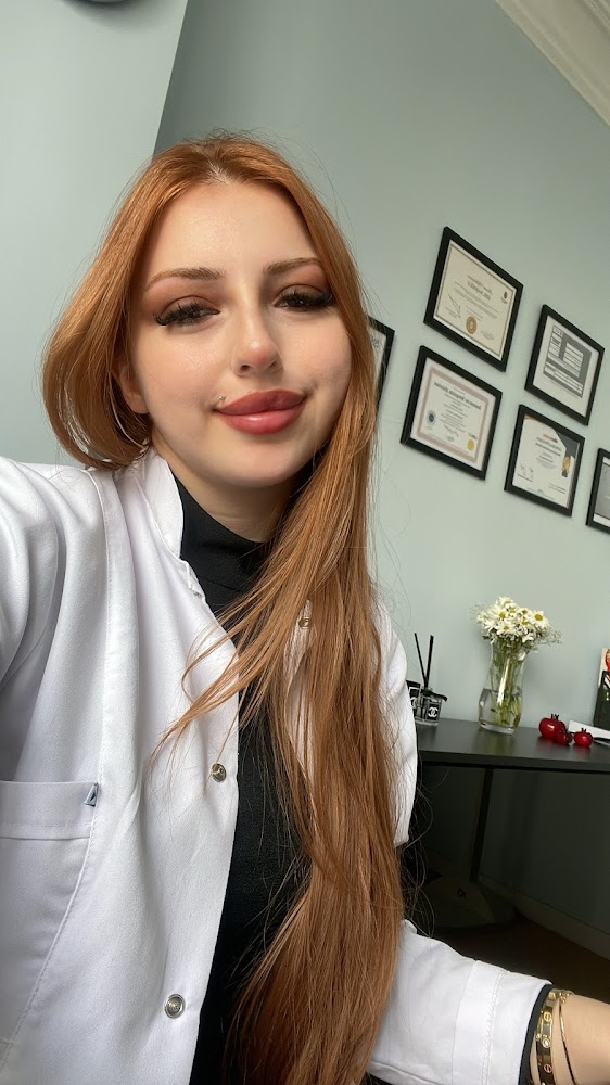 İzel Başoğlu logo