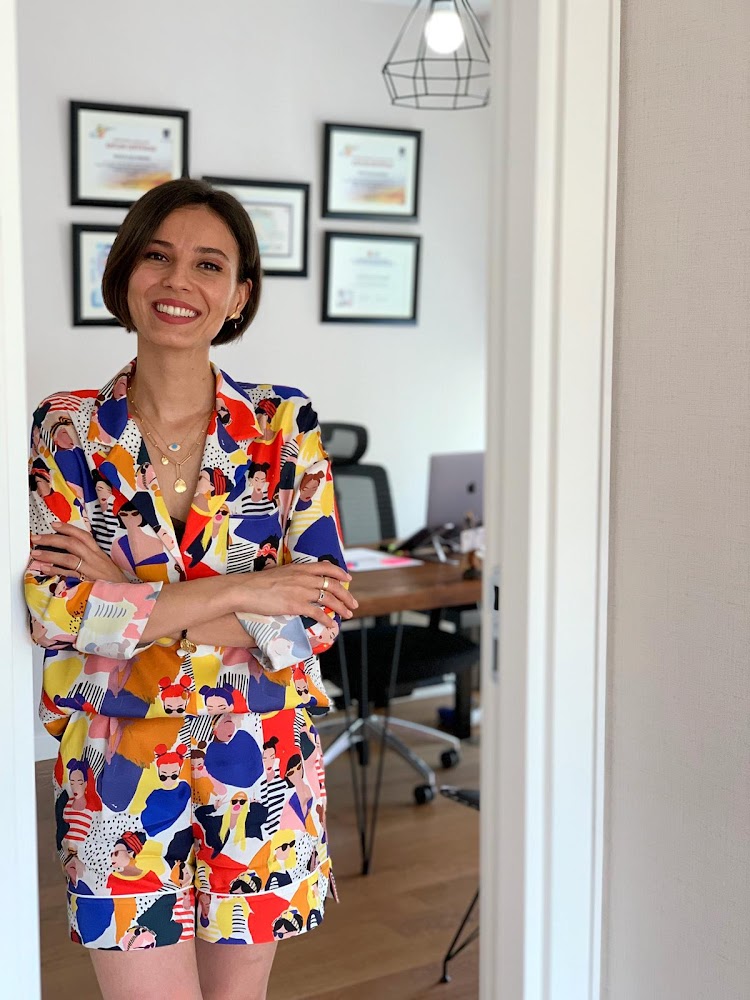 Selvi Akman Bülbül logo